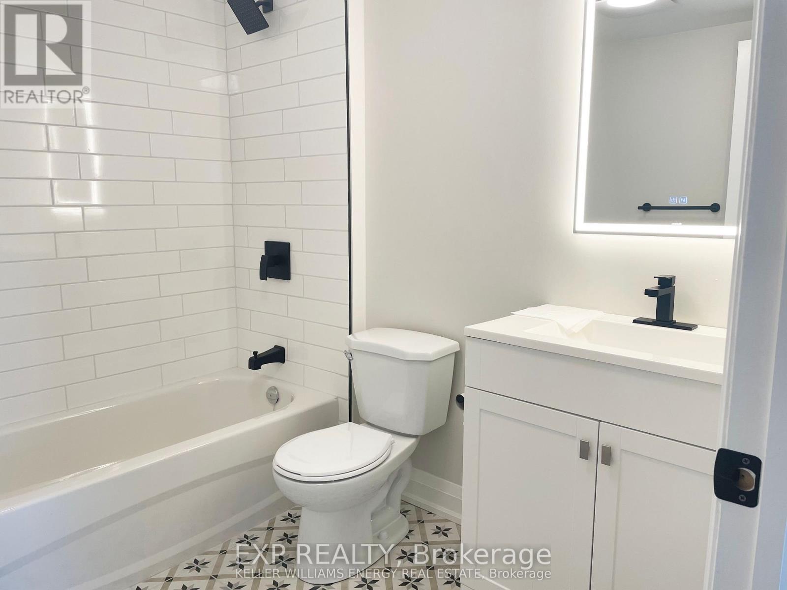 Lower - 533 Carman Court, Oshawa, ON - Indoor Photo Showing Bathroom