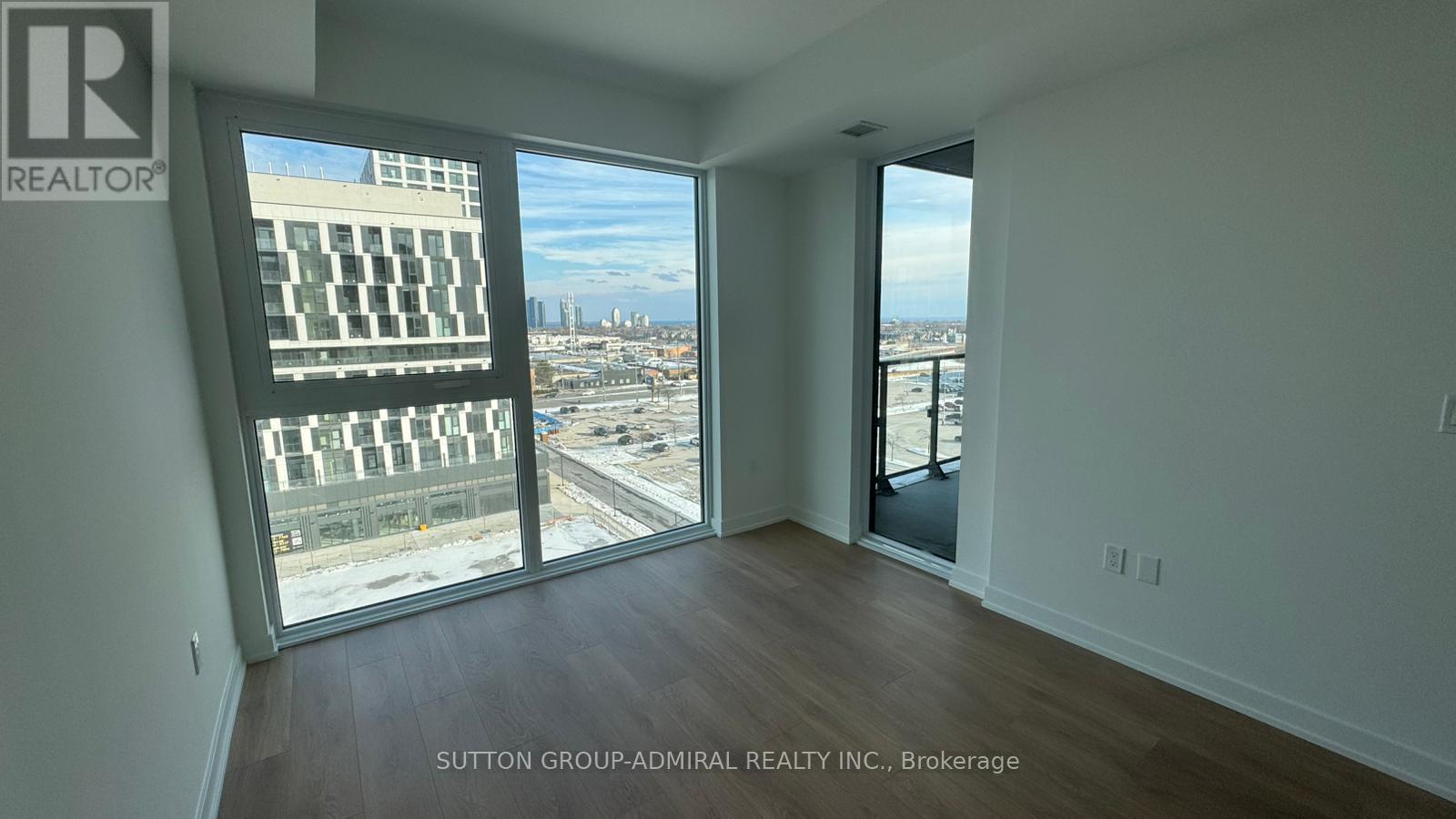 726 - 1037 Queensway, Toronto, ON - Indoor Photo Showing Other Room