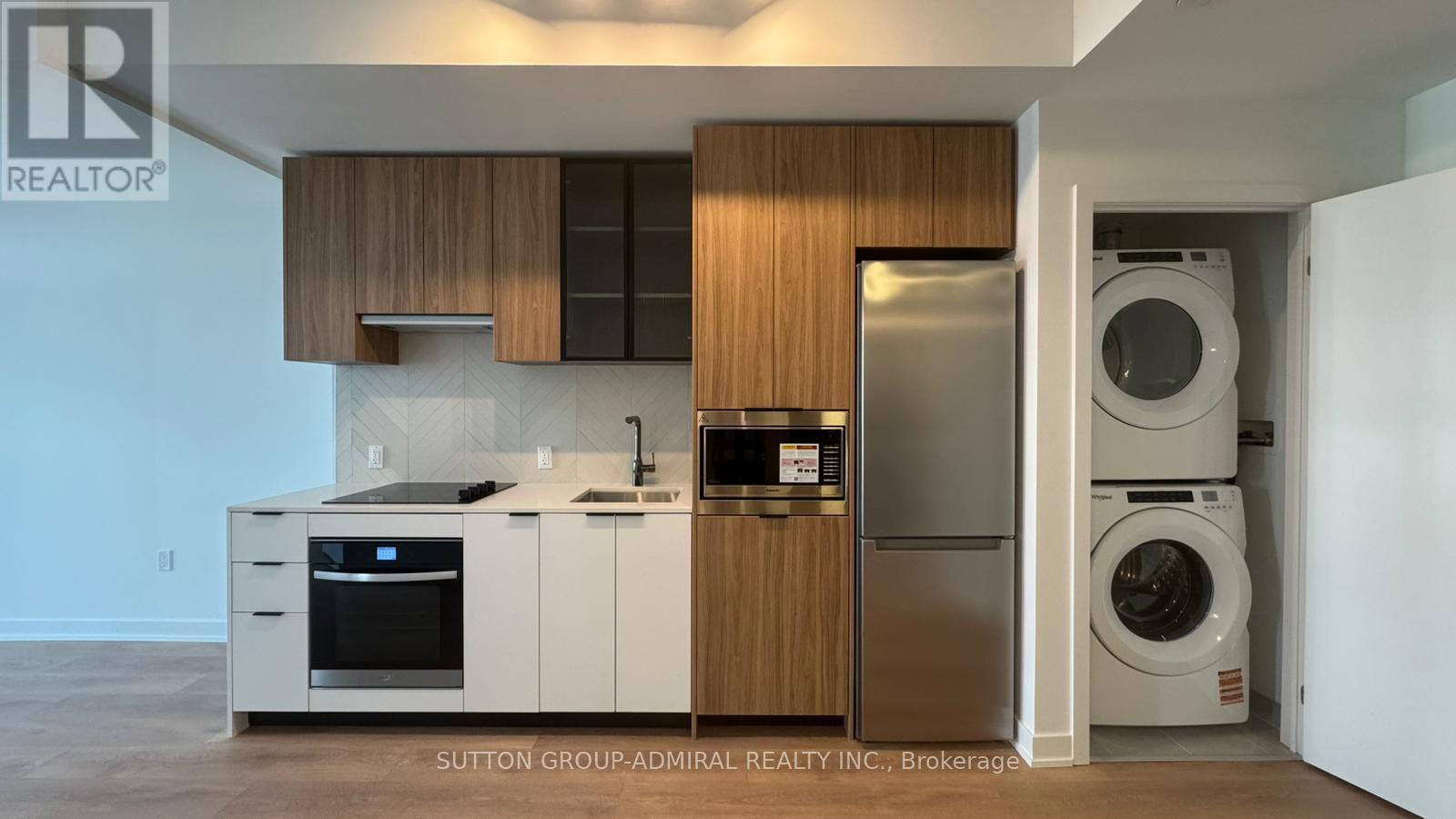 726 - 1037 Queensway, Toronto, ON - Indoor