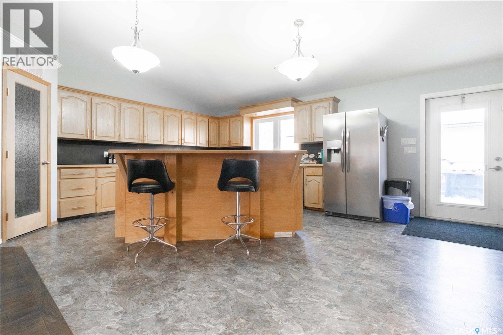 143 6Th Street, Pilot Butte, SK - Indoor