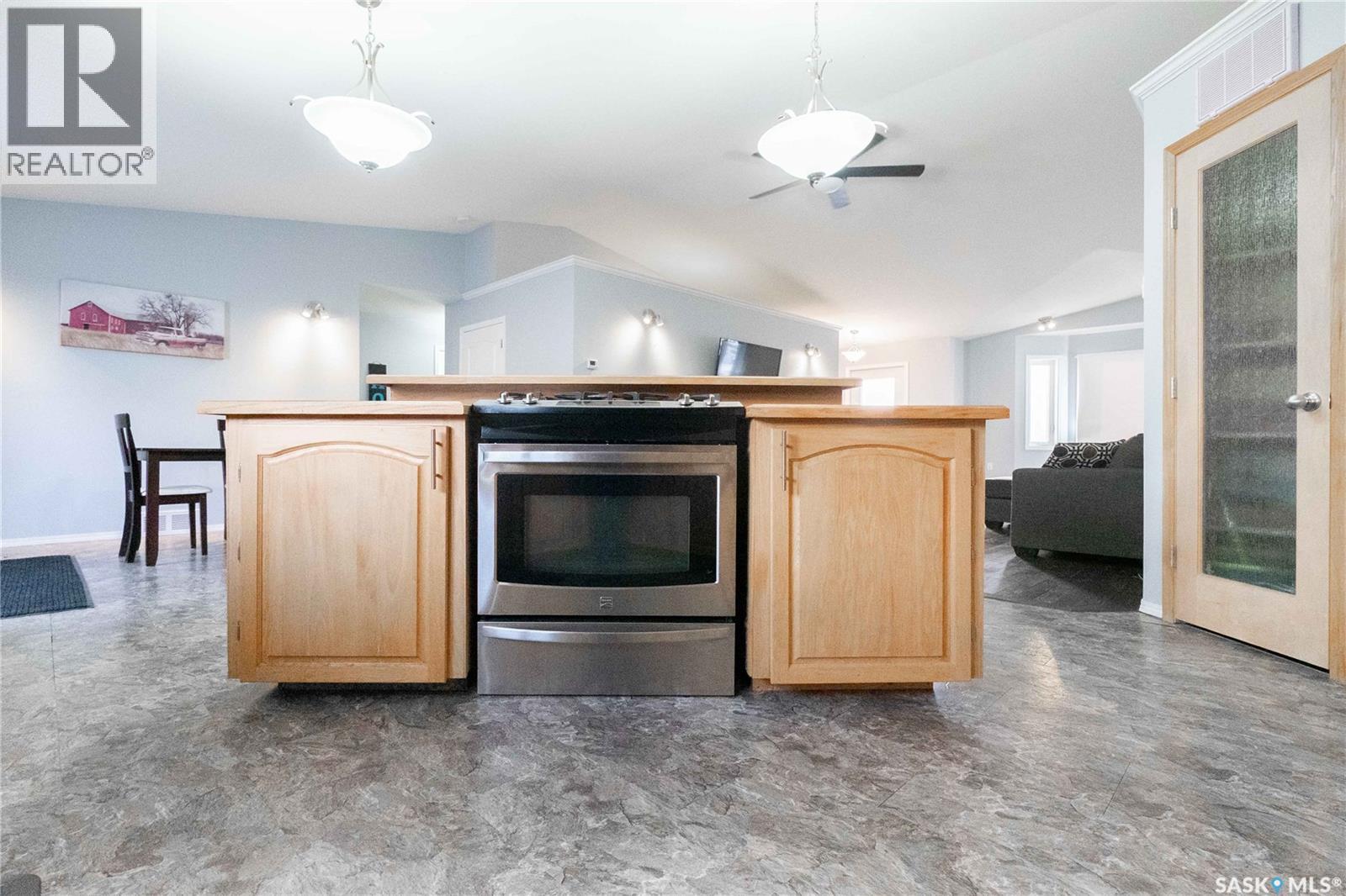 143 6Th Street, Pilot Butte, SK - Indoor Photo Showing Kitchen