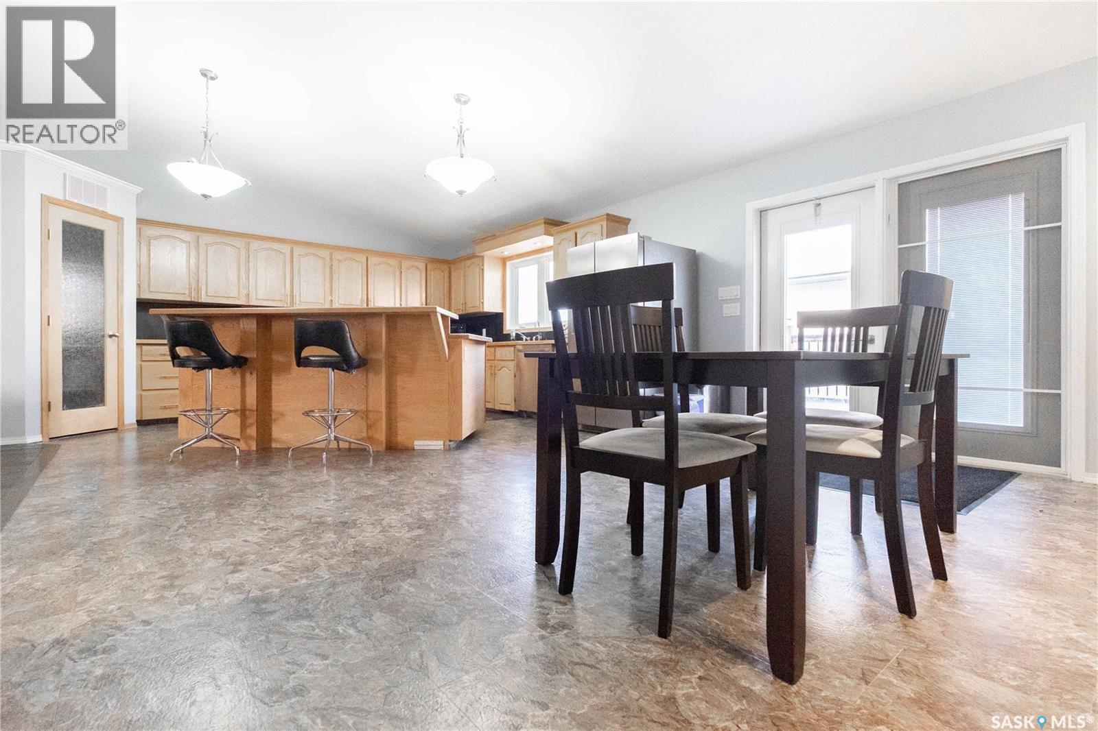 143 6Th Street, Pilot Butte, SK - Indoor Photo Showing Dining Room