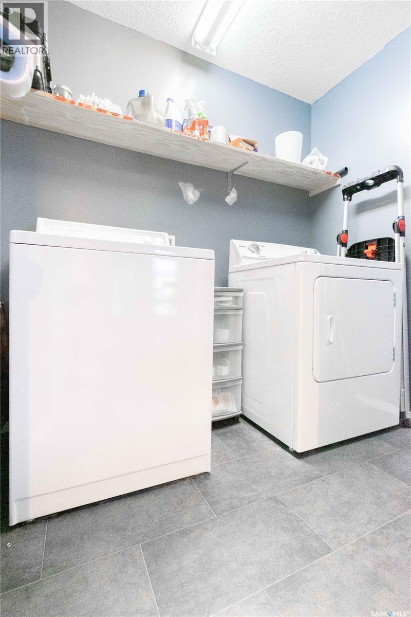 143 6Th Street, Pilot Butte, SK - Indoor Photo Showing Laundry Room