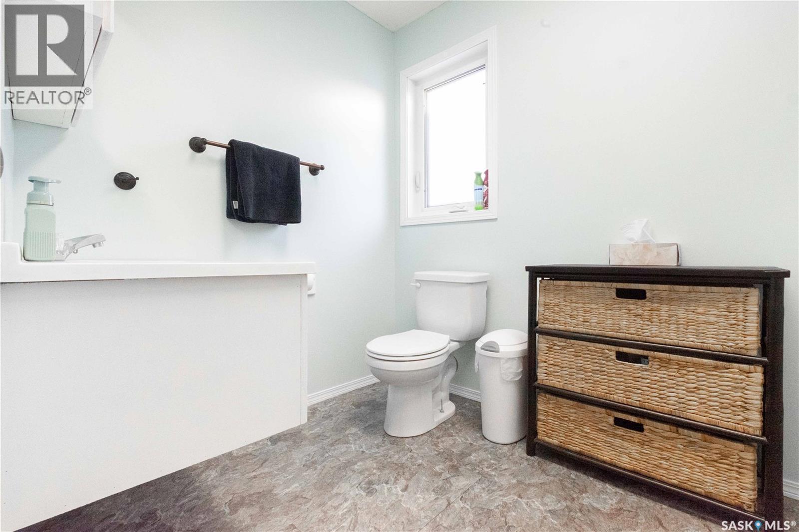 143 6Th Street, Pilot Butte, SK - Indoor Photo Showing Bathroom