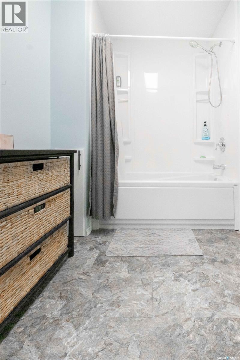 143 6Th Street, Pilot Butte, SK - Indoor Photo Showing Bathroom