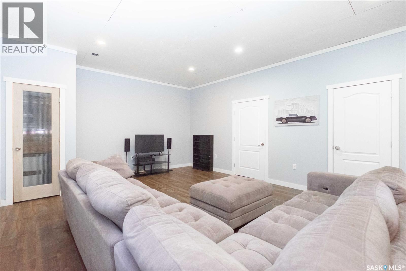 143 6Th Street, Pilot Butte, SK - Indoor