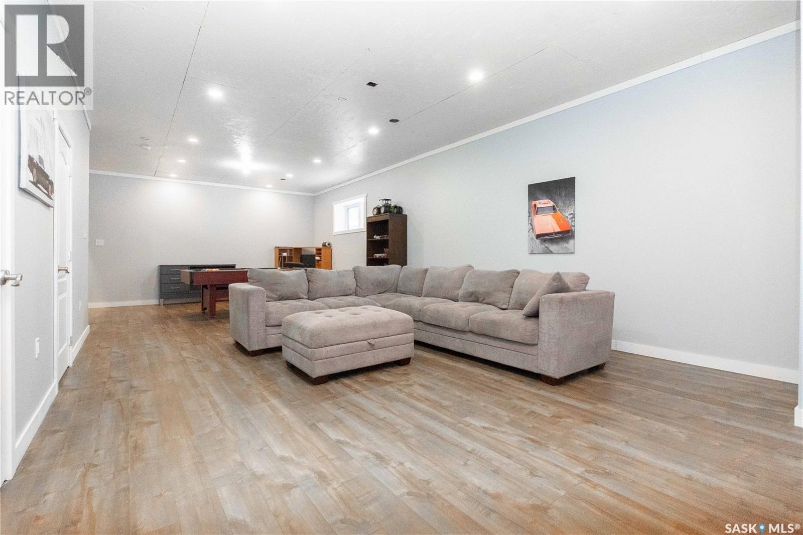 143 6Th Street, Pilot Butte, SK - Indoor Photo Showing Living Room