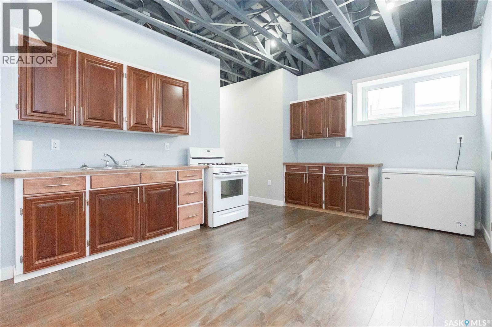 143 6Th Street, Pilot Butte, SK - Indoor Photo Showing Kitchen