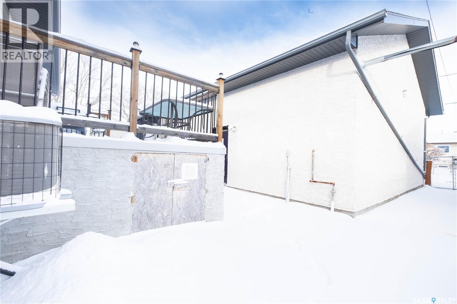 143 6Th Street, Pilot Butte, SK - Outdoor With Exterior