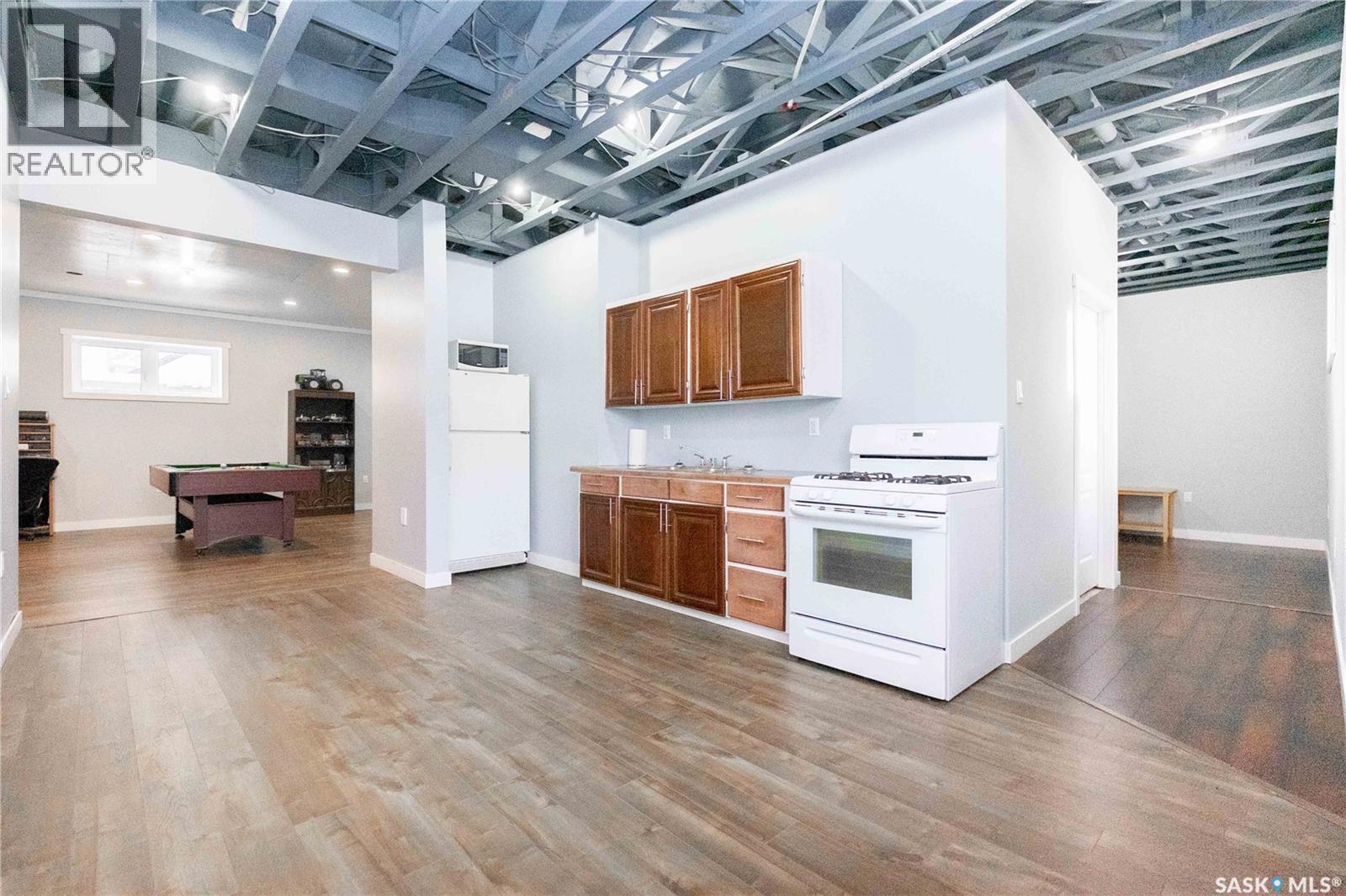 143 6Th Street, Pilot Butte, SK - Indoor Photo Showing Kitchen