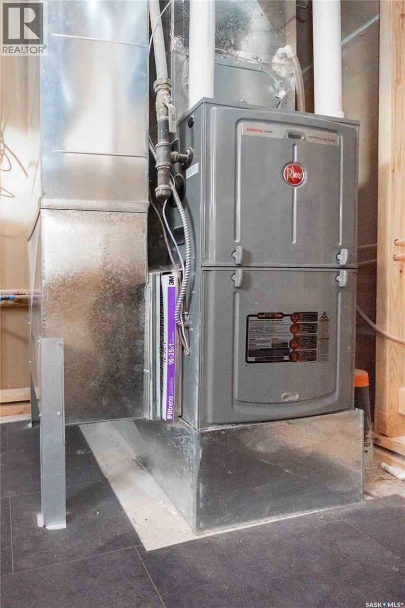 143 6Th Street, Pilot Butte, SK - Indoor Photo Showing Basement