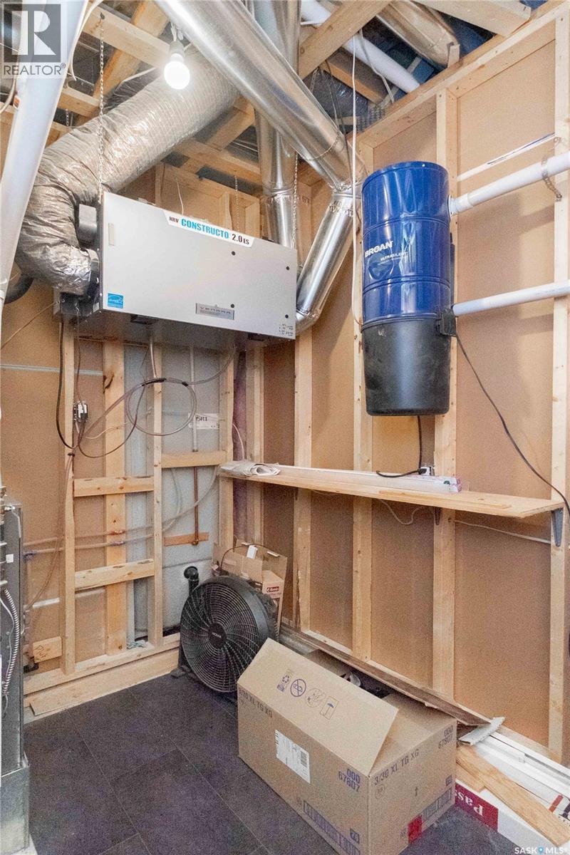 143 6Th Street, Pilot Butte, SK - Indoor