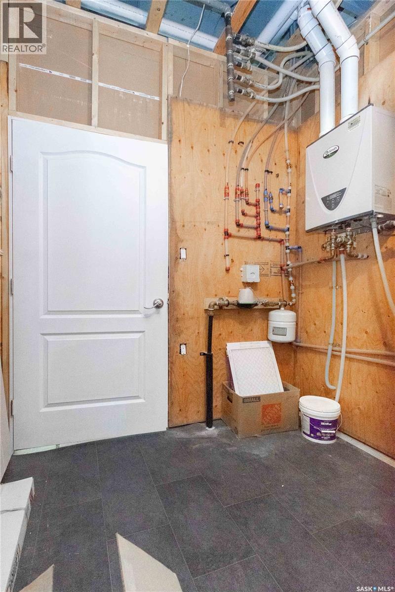 143 6Th Street, Pilot Butte, SK - Indoor Photo Showing Other Room