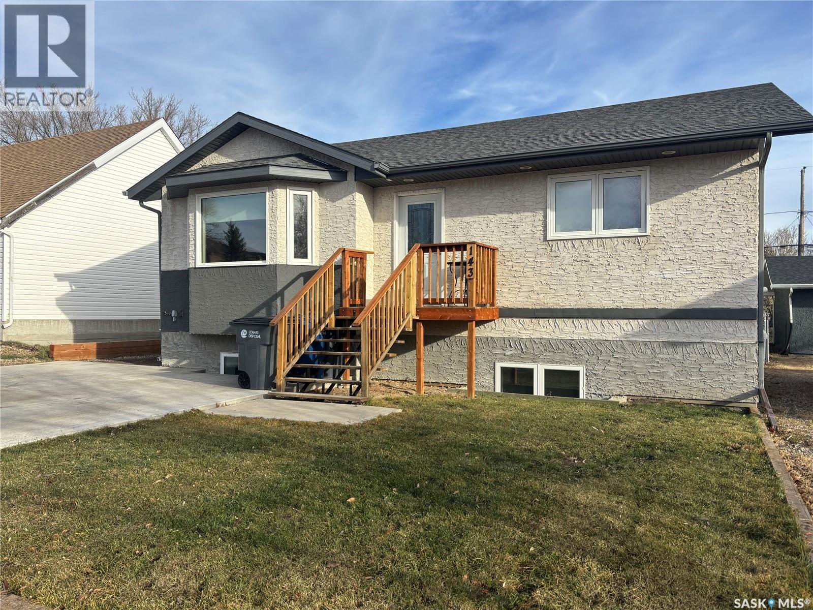 143 6Th Street, Pilot Butte, SK - Outdoor