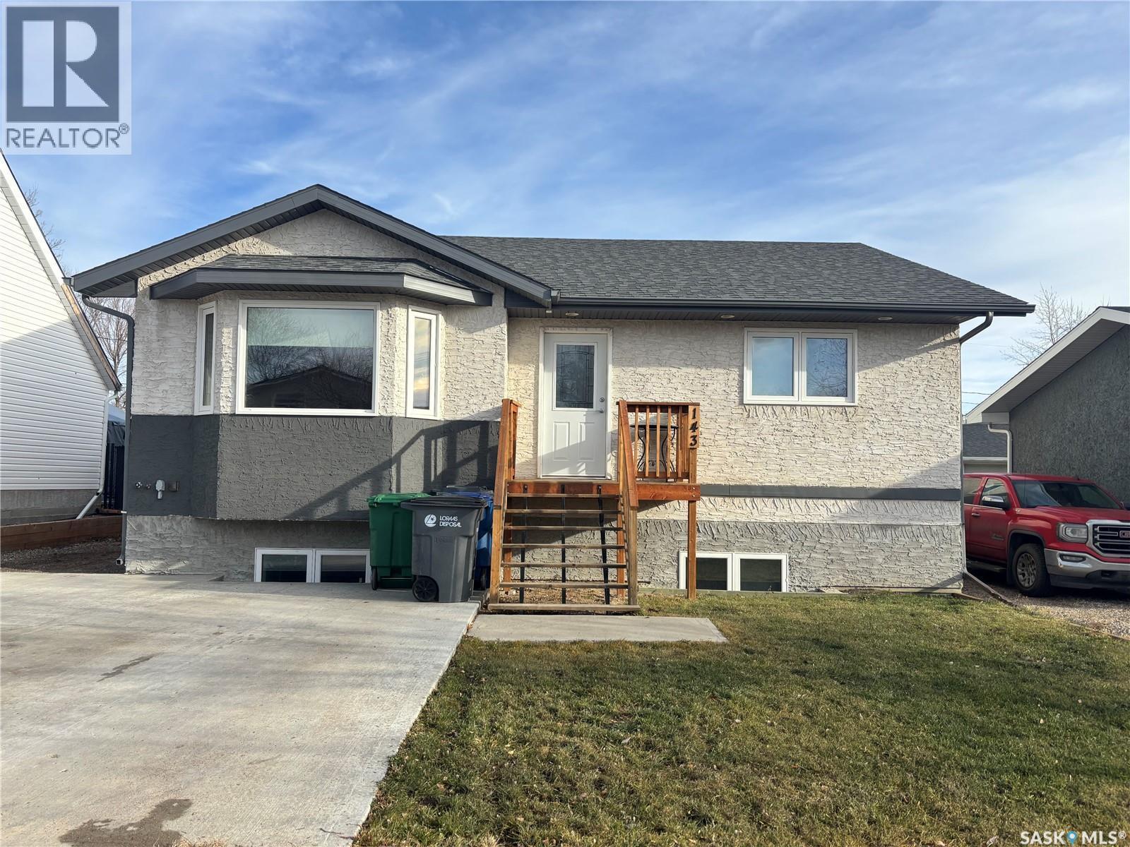 143 6Th Street, Pilot Butte, SK - Outdoor