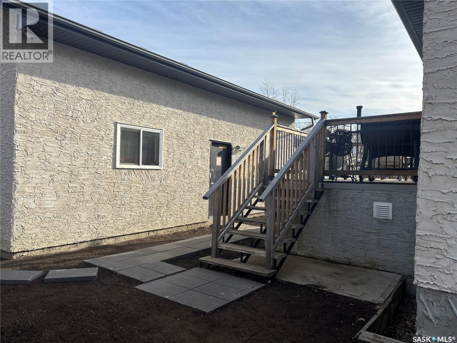 143 6Th Street, Pilot Butte, SK - Outdoor
