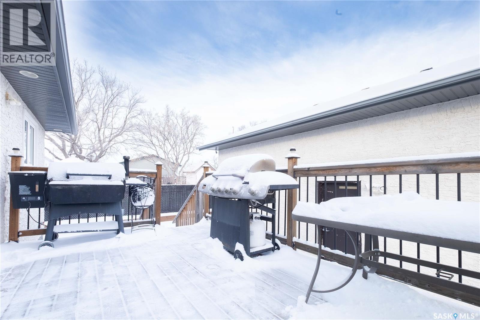 143 6Th Street, Pilot Butte, SK - Outdoor With Deck Patio Veranda