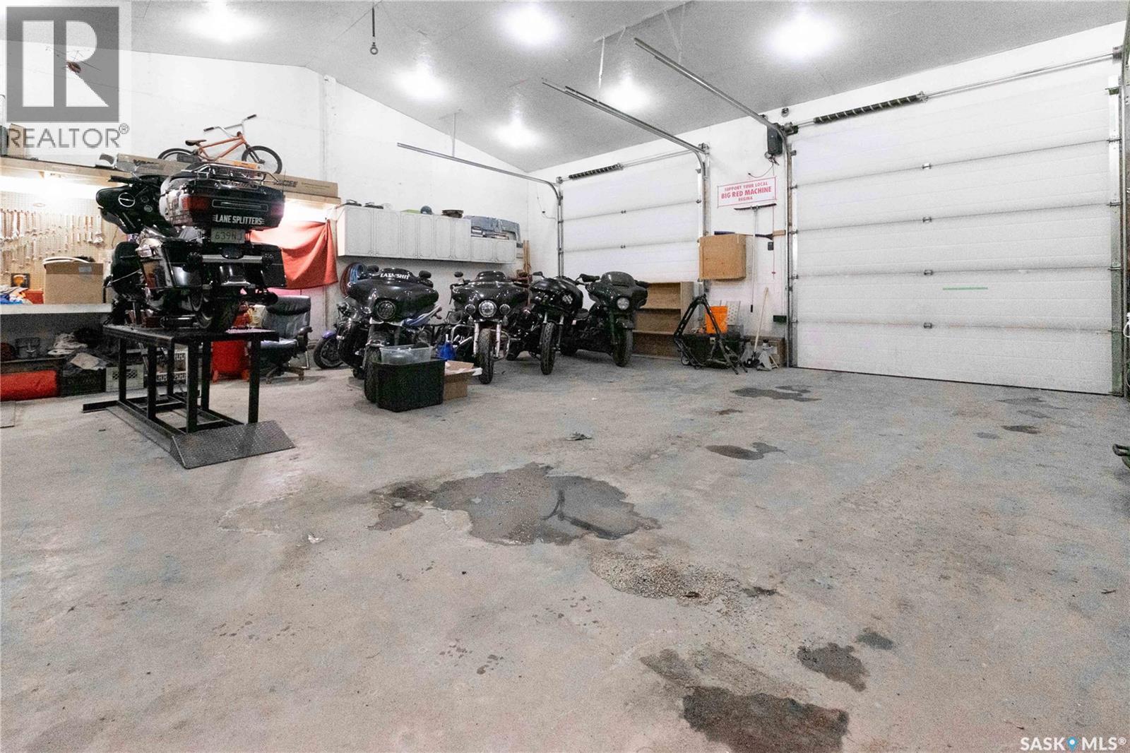 143 6Th Street, Pilot Butte, SK - Indoor Photo Showing Garage