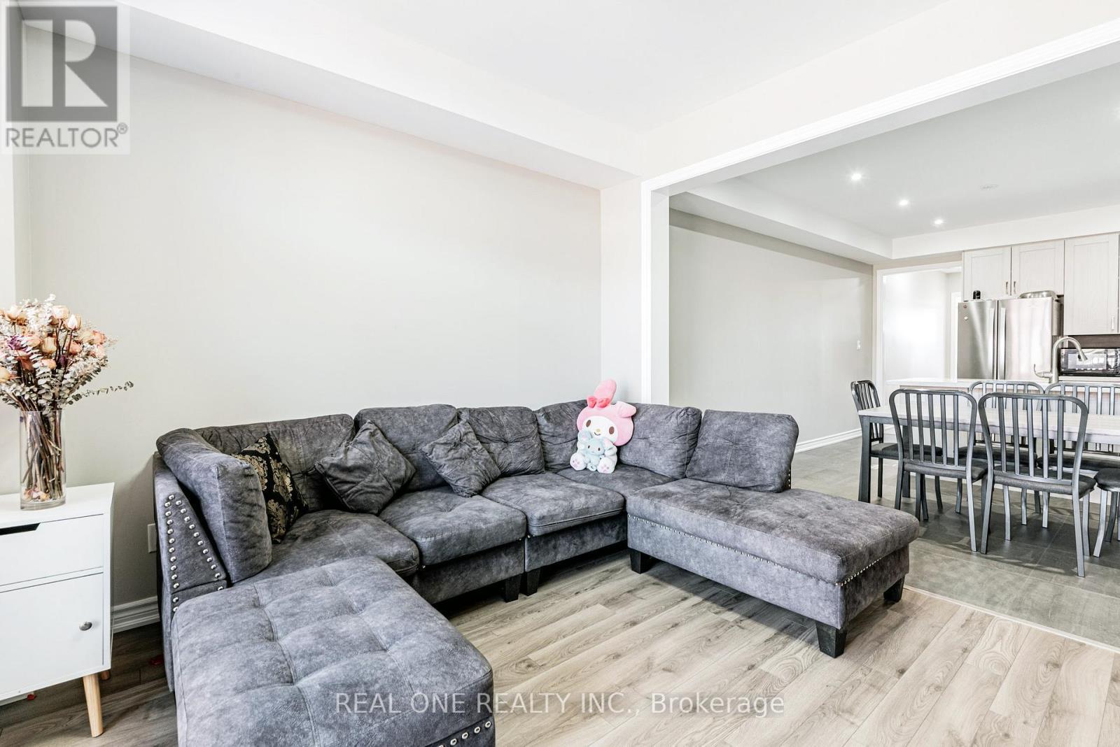 4798 16Th Avenue, Markham, ON - Indoor Photo Showing Living Room