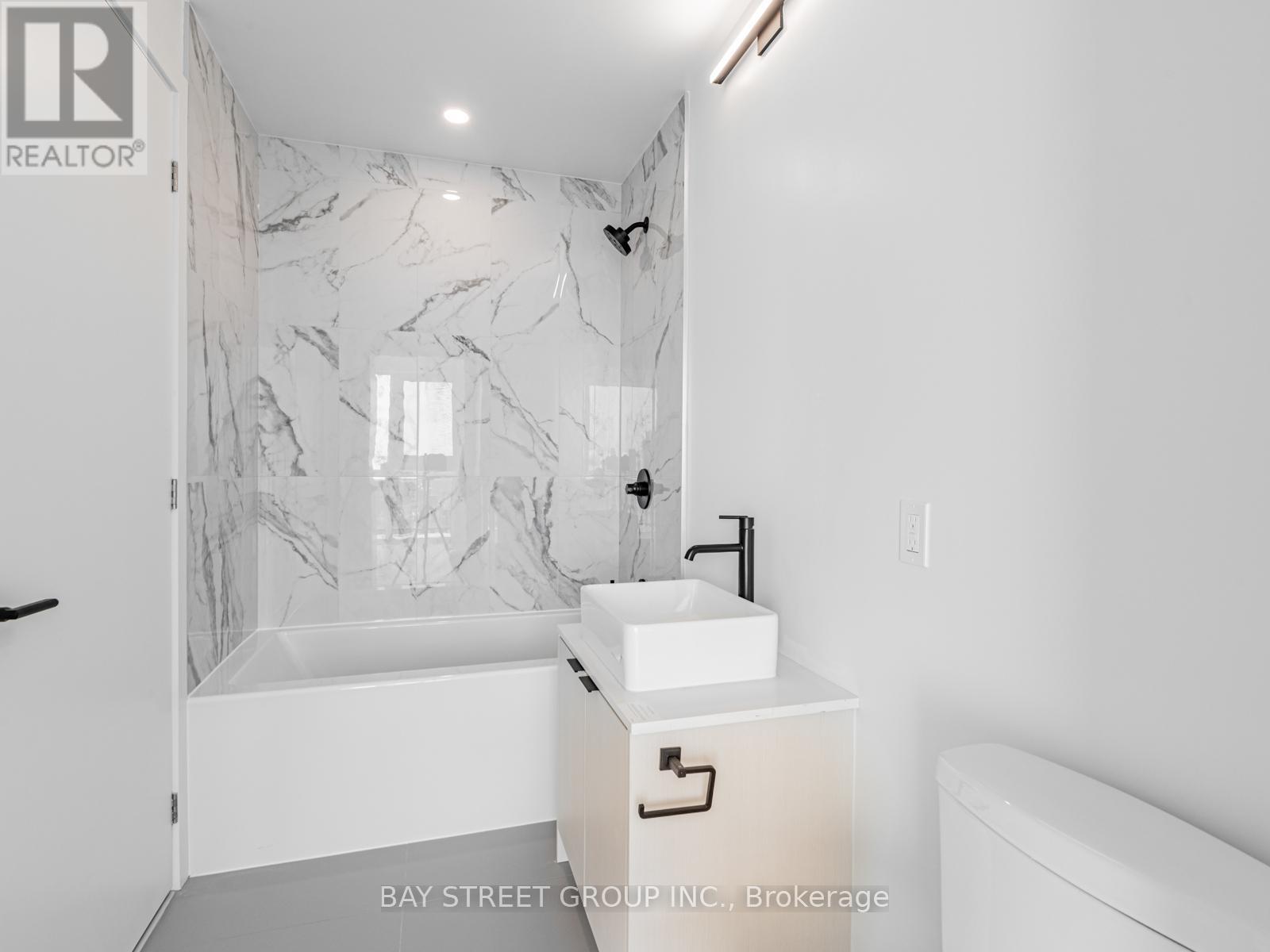 2703 - 1285 Dupont Street, Toronto, ON - Indoor Photo Showing Bathroom