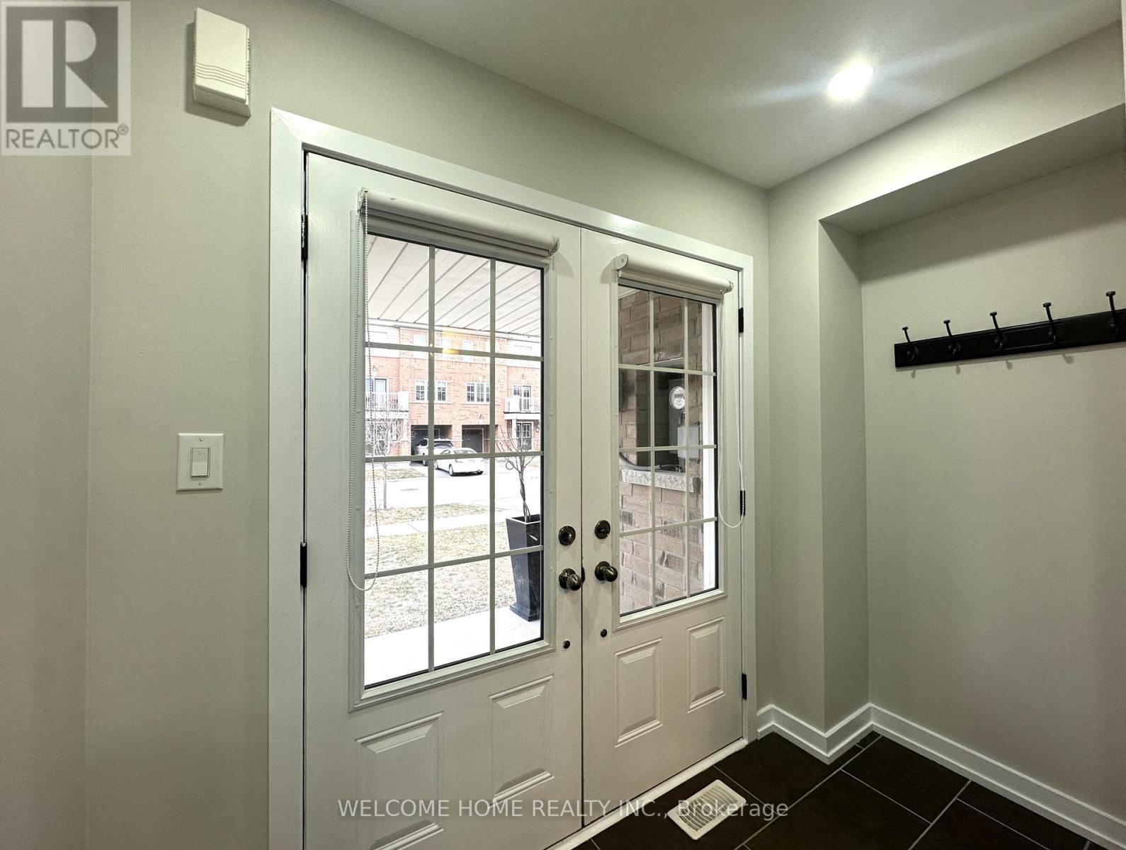 112 Golden Springs Drive, Brampton, ON - Indoor Photo Showing Other Room