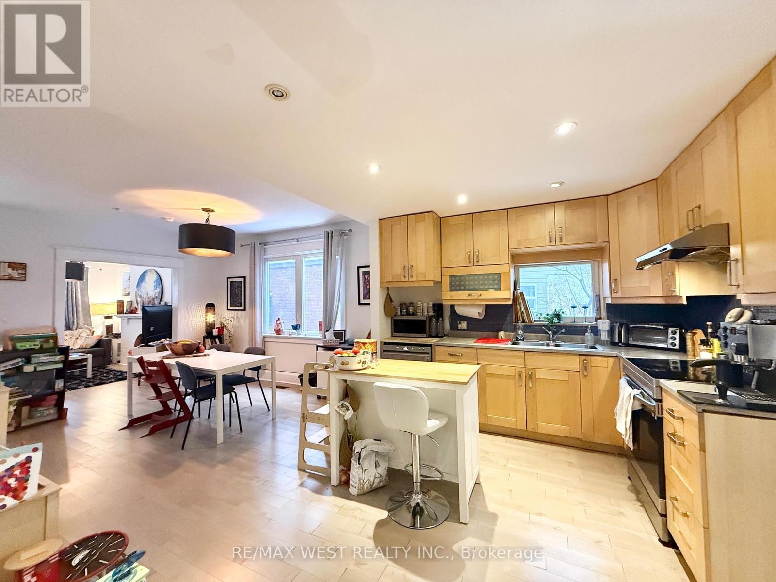Main & 2Nd - 15 Keystone Avenue, Toronto, ON - Indoor Photo Showing Kitchen With Double Sink