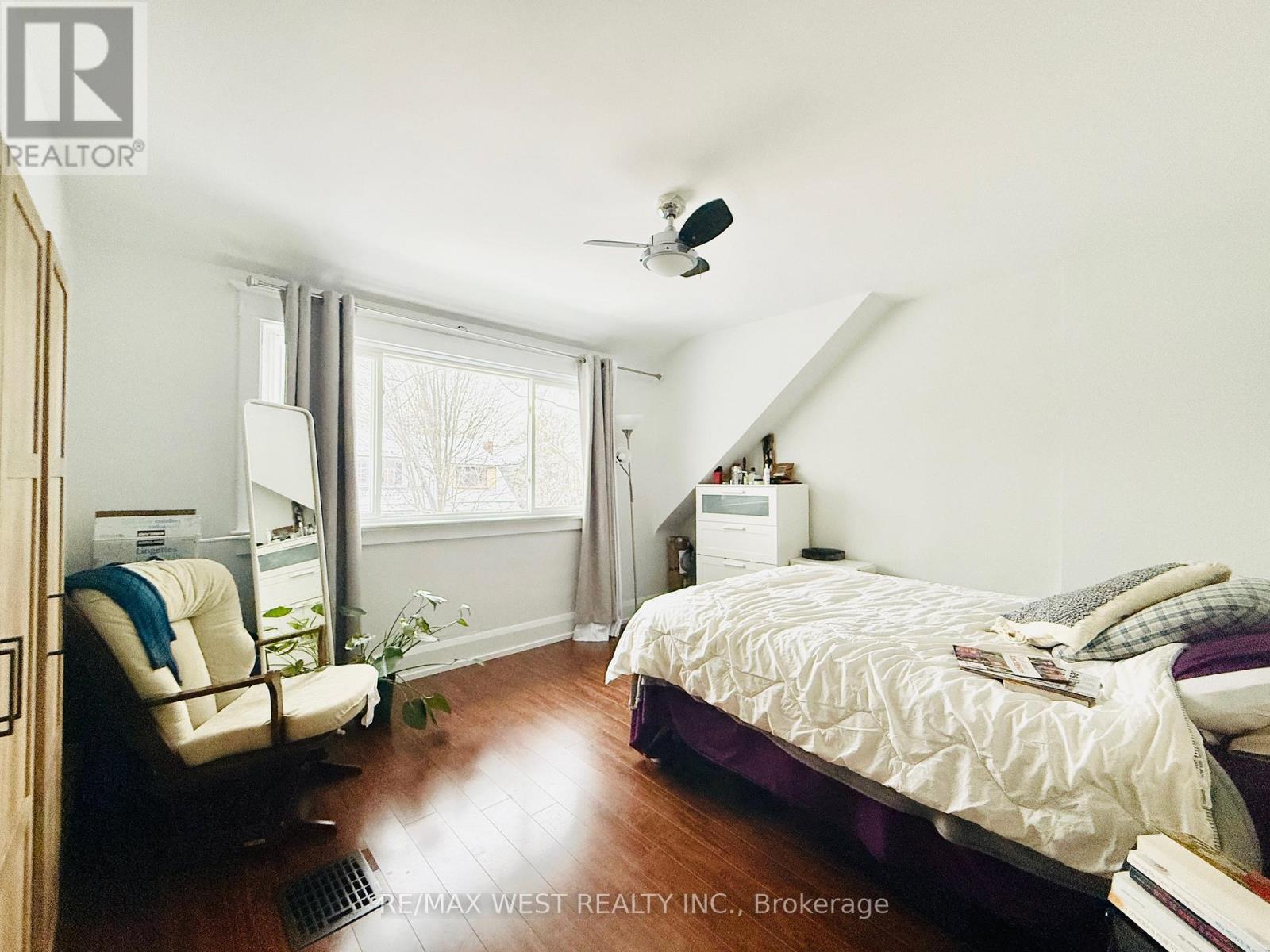 Main & 2Nd - 15 Keystone Avenue, Toronto, ON - Indoor Photo Showing Bedroom