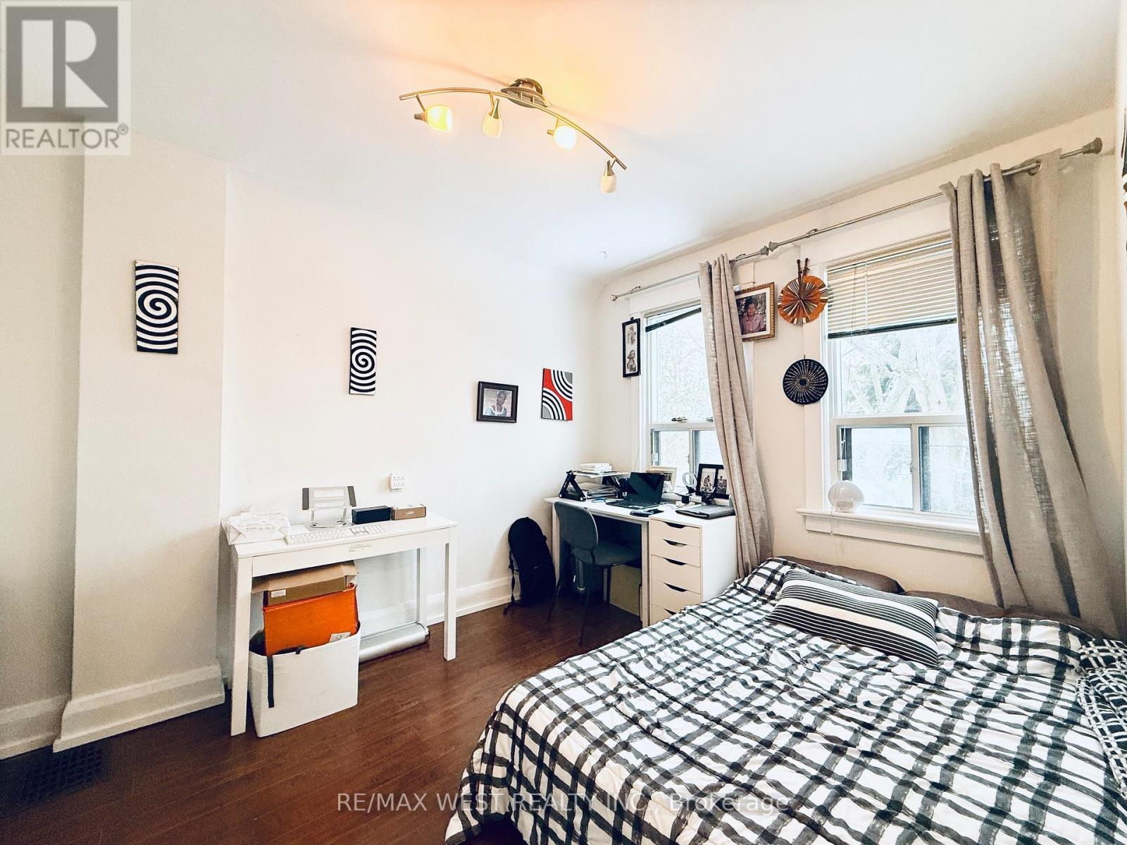 Main & 2Nd - 15 Keystone Avenue, Toronto, ON - Indoor Photo Showing Bedroom