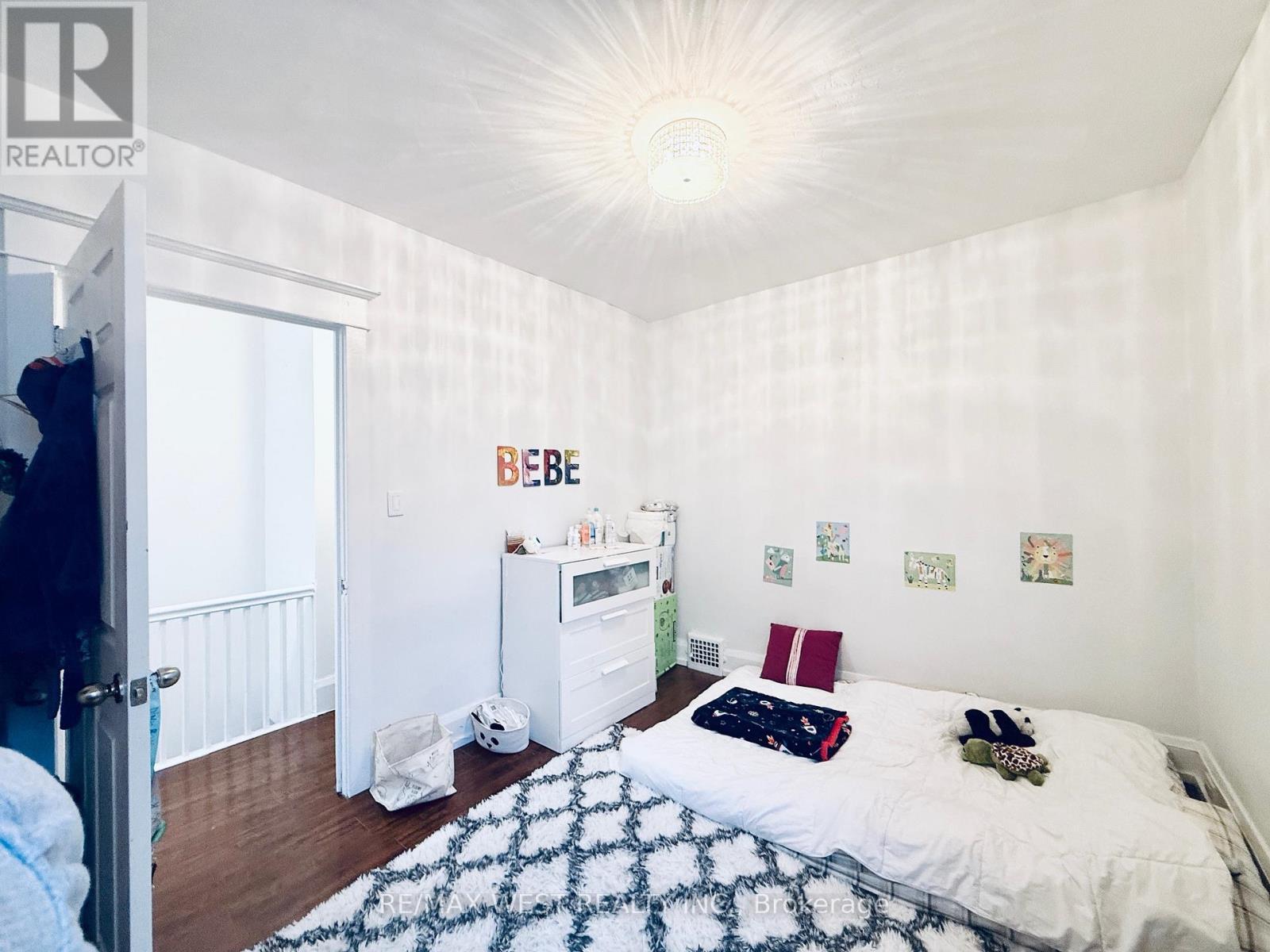 Main & 2Nd - 15 Keystone Avenue, Toronto, ON - Indoor Photo Showing Bedroom