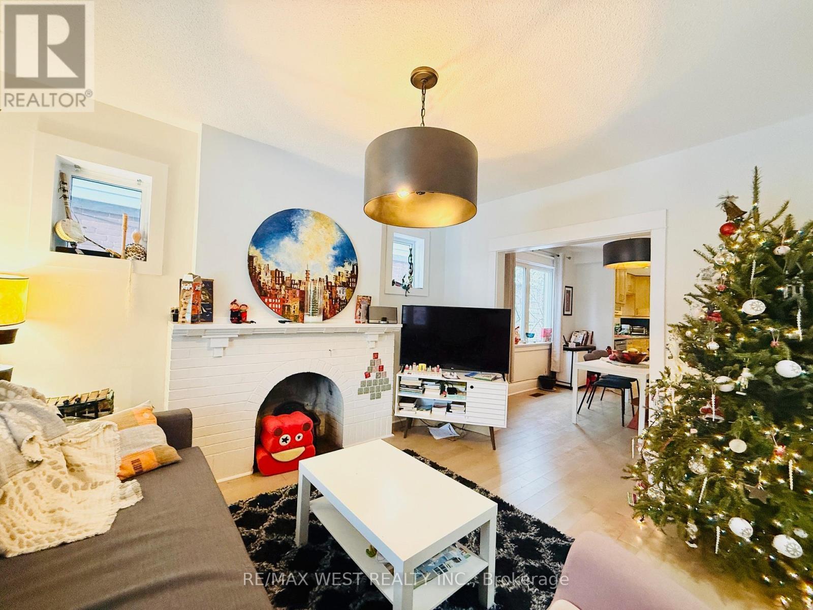 Main & 2Nd - 15 Keystone Avenue, Toronto, ON - Indoor