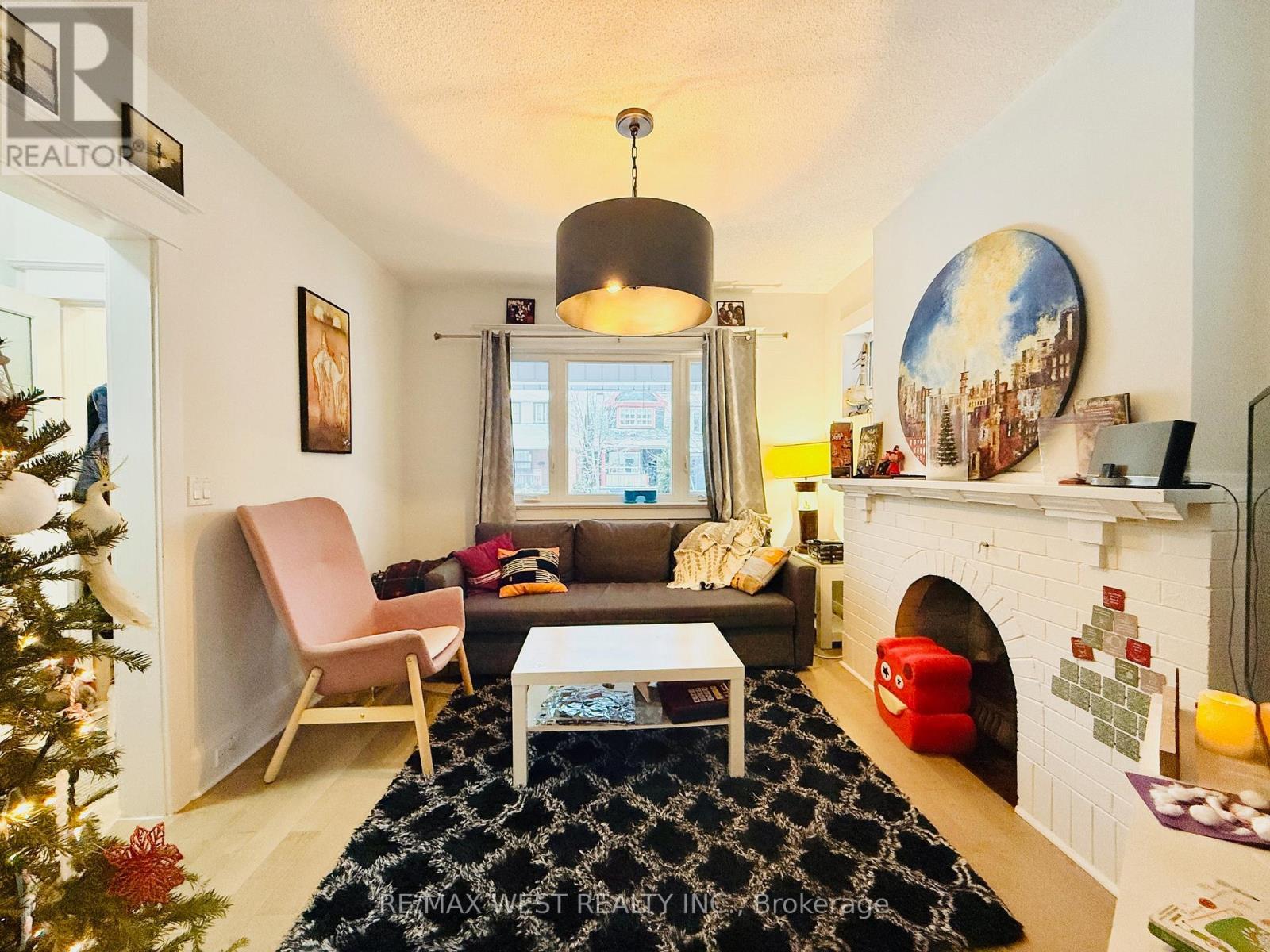 Main & 2Nd - 15 Keystone Avenue, Toronto, ON - Indoor