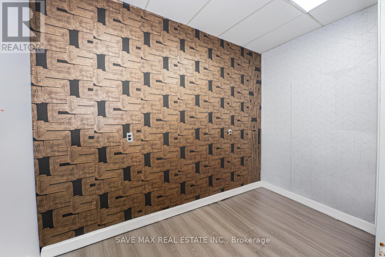 B - 547 Upper James Street, Hamilton, ON