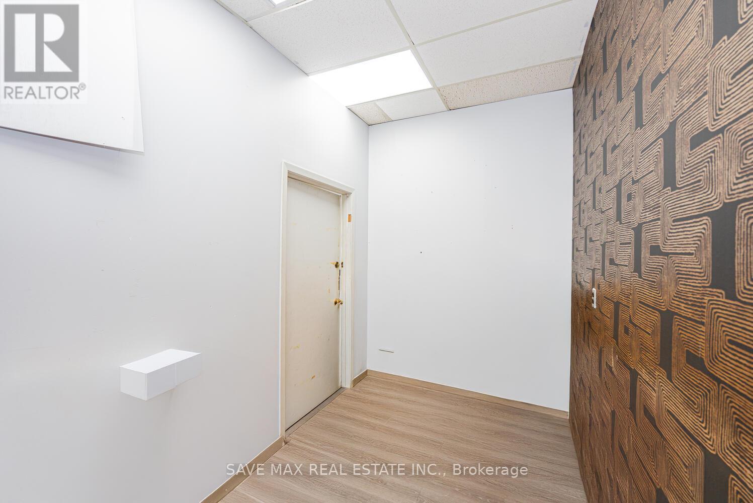 B - 547 Upper James Street, Hamilton, ON