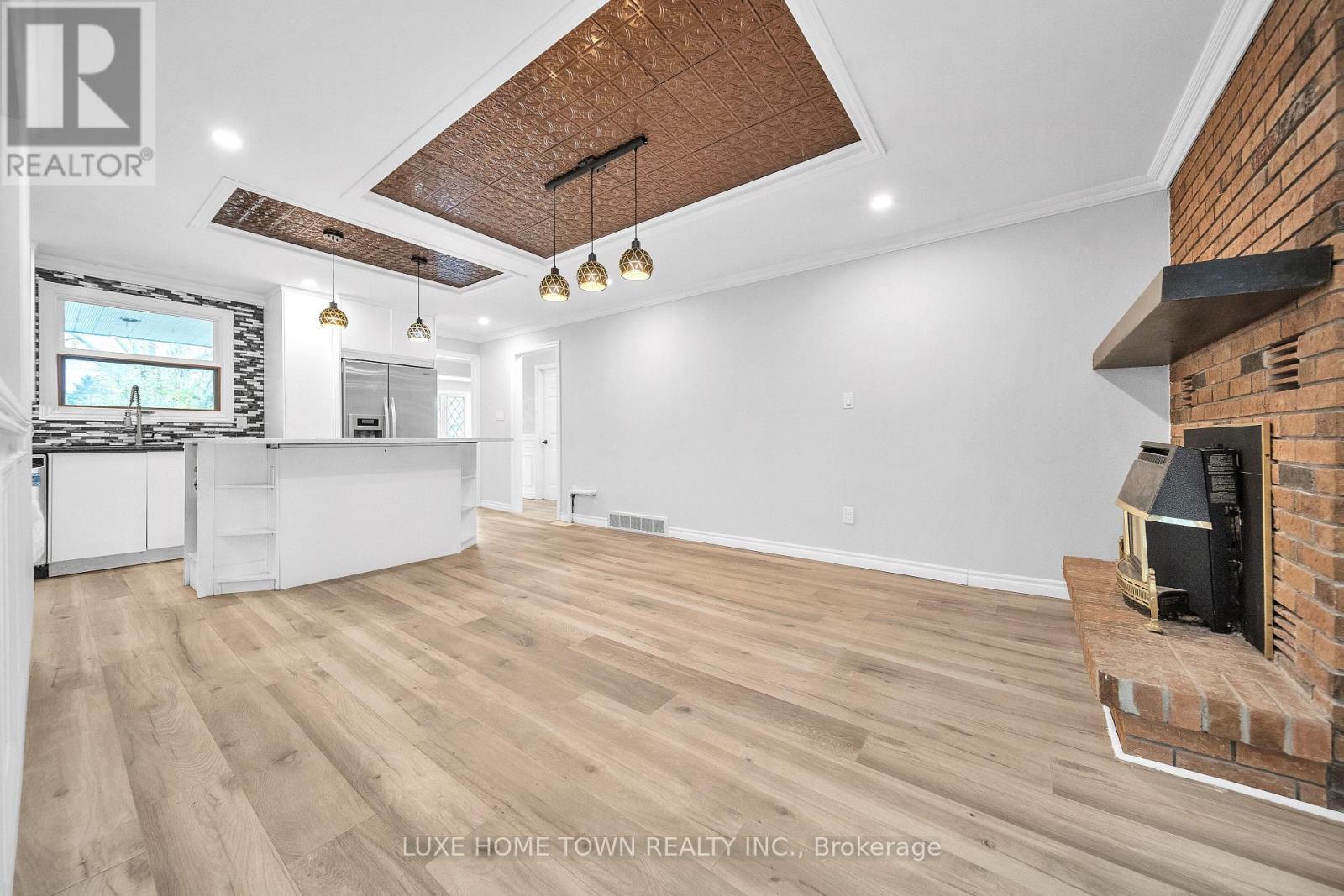 5 Centennial Drive, Brockton, ON - Indoor Photo Showing Kitchen