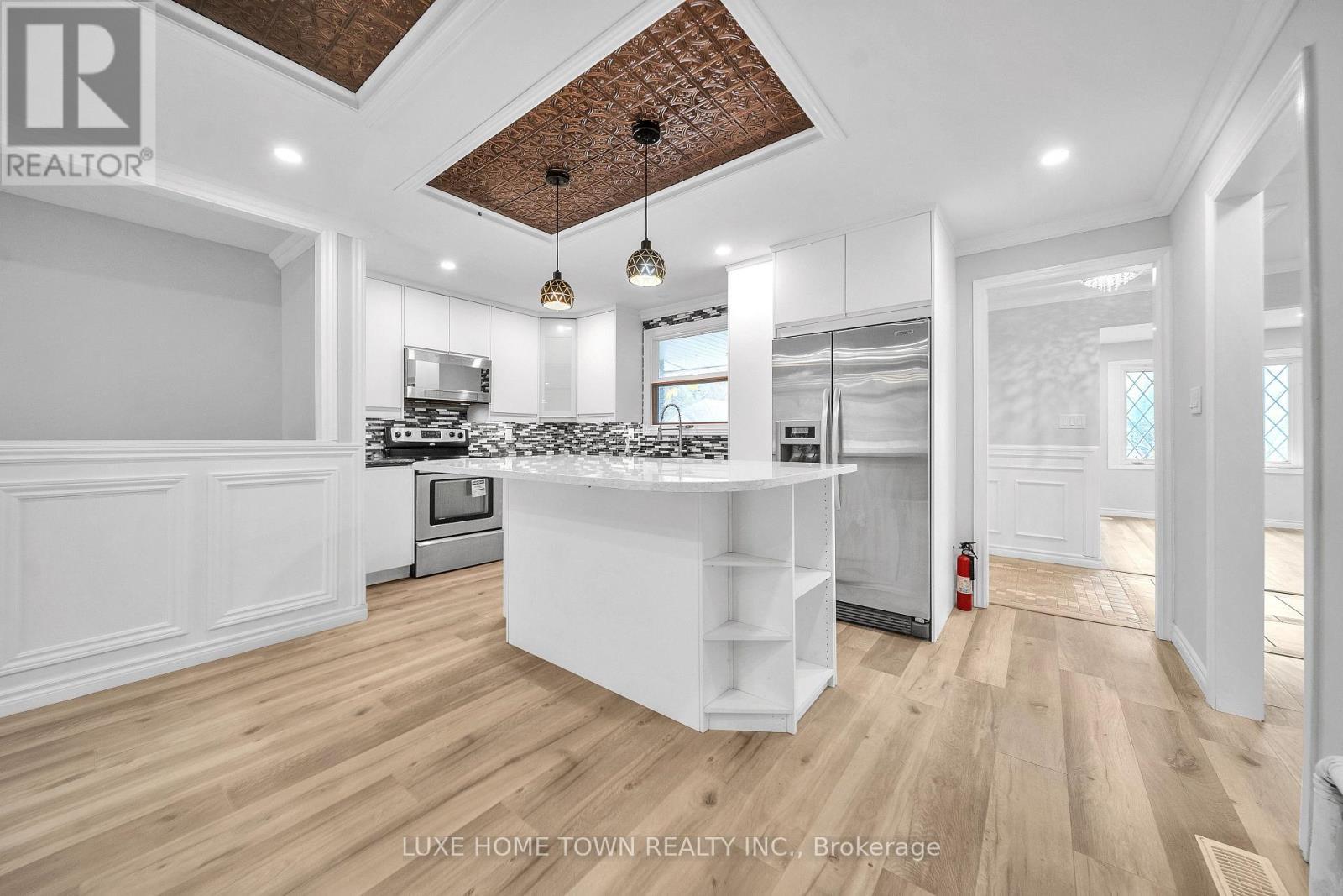 5 Centennial Drive, Brockton, ON - Indoor Photo Showing Kitchen With Upgraded Kitchen