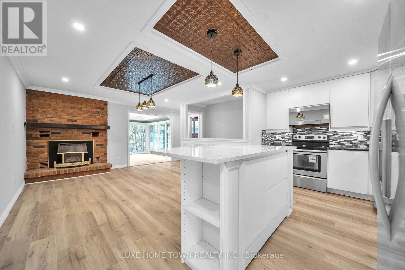 5 Centennial Drive, Brockton, ON - Indoor Photo Showing Kitchen With Upgraded Kitchen