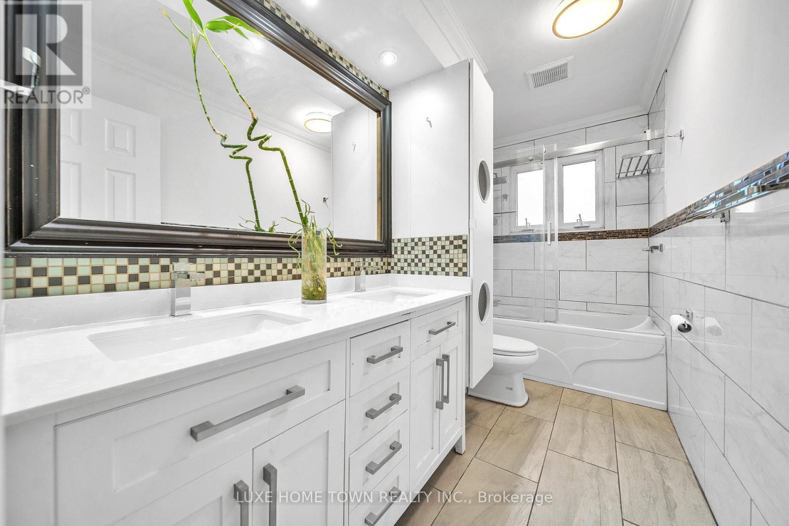 5 Centennial Drive, Brockton, ON - Indoor Photo Showing Bathroom