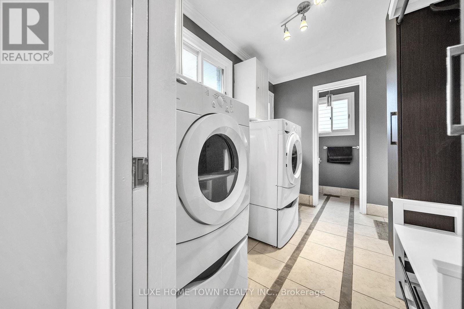 5 Centennial Drive, Brockton, ON - Indoor Photo Showing Laundry Room