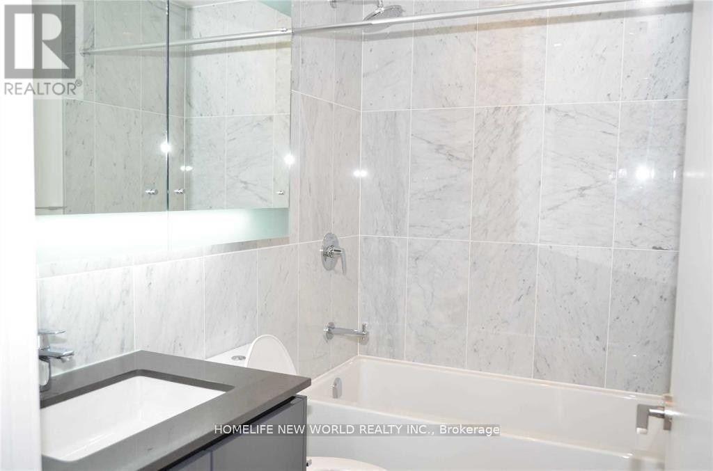 909 - 115 Mcmahon Drive, Toronto, ON - Indoor Photo Showing Bathroom