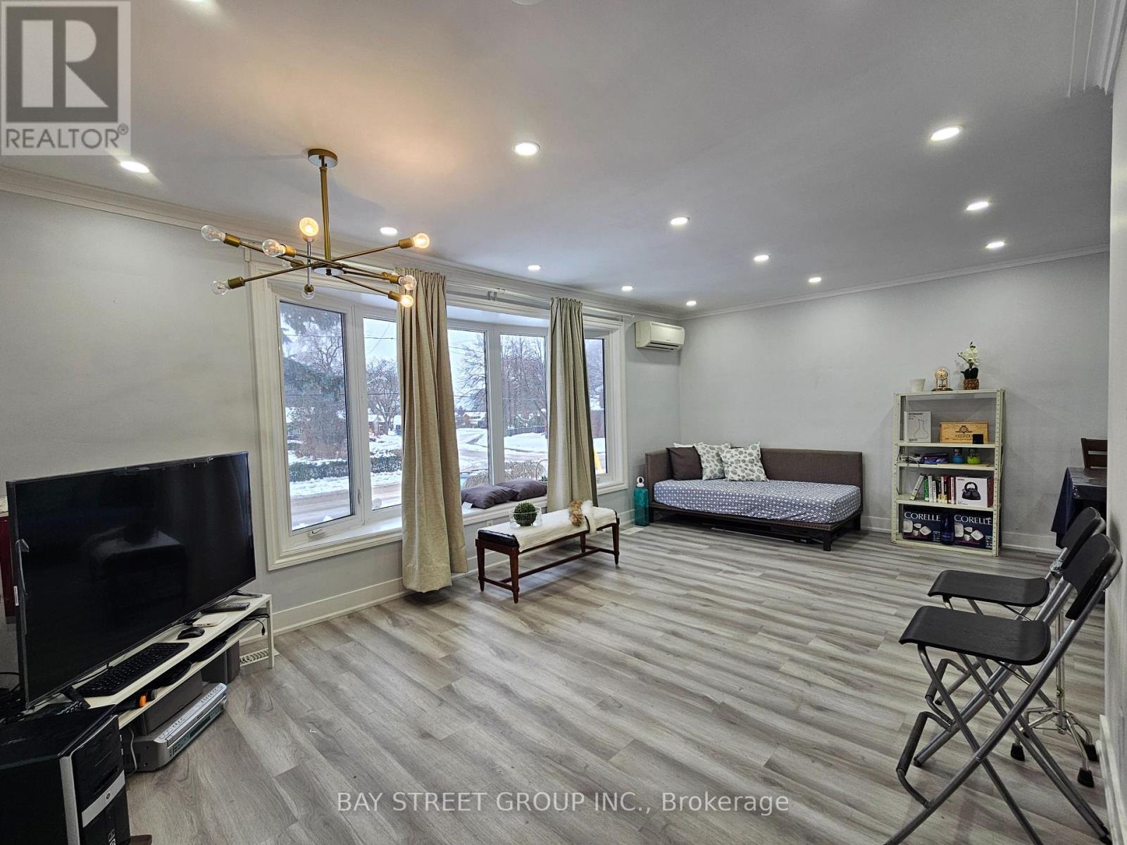 46 Lowcrest Boulevard, Toronto, ON - Indoor