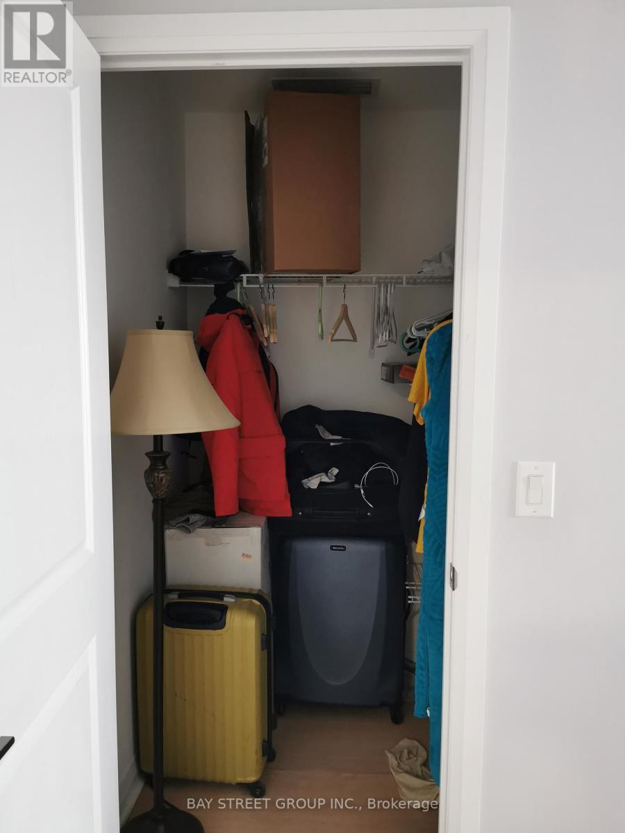 1002 - 55 Oneida Crescent, Richmond Hill, ON - Indoor