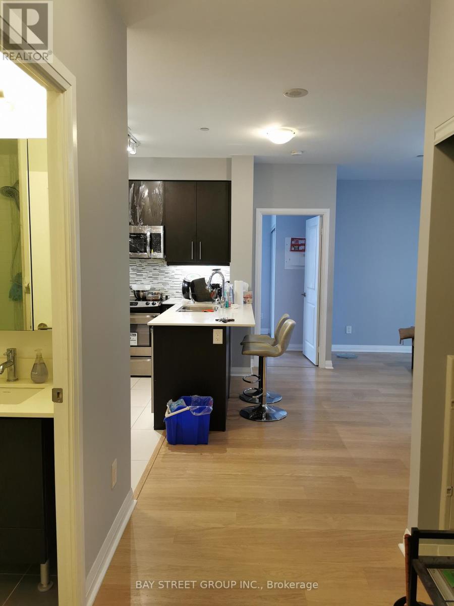 1002 - 55 Oneida Crescent, Richmond Hill, ON - Indoor