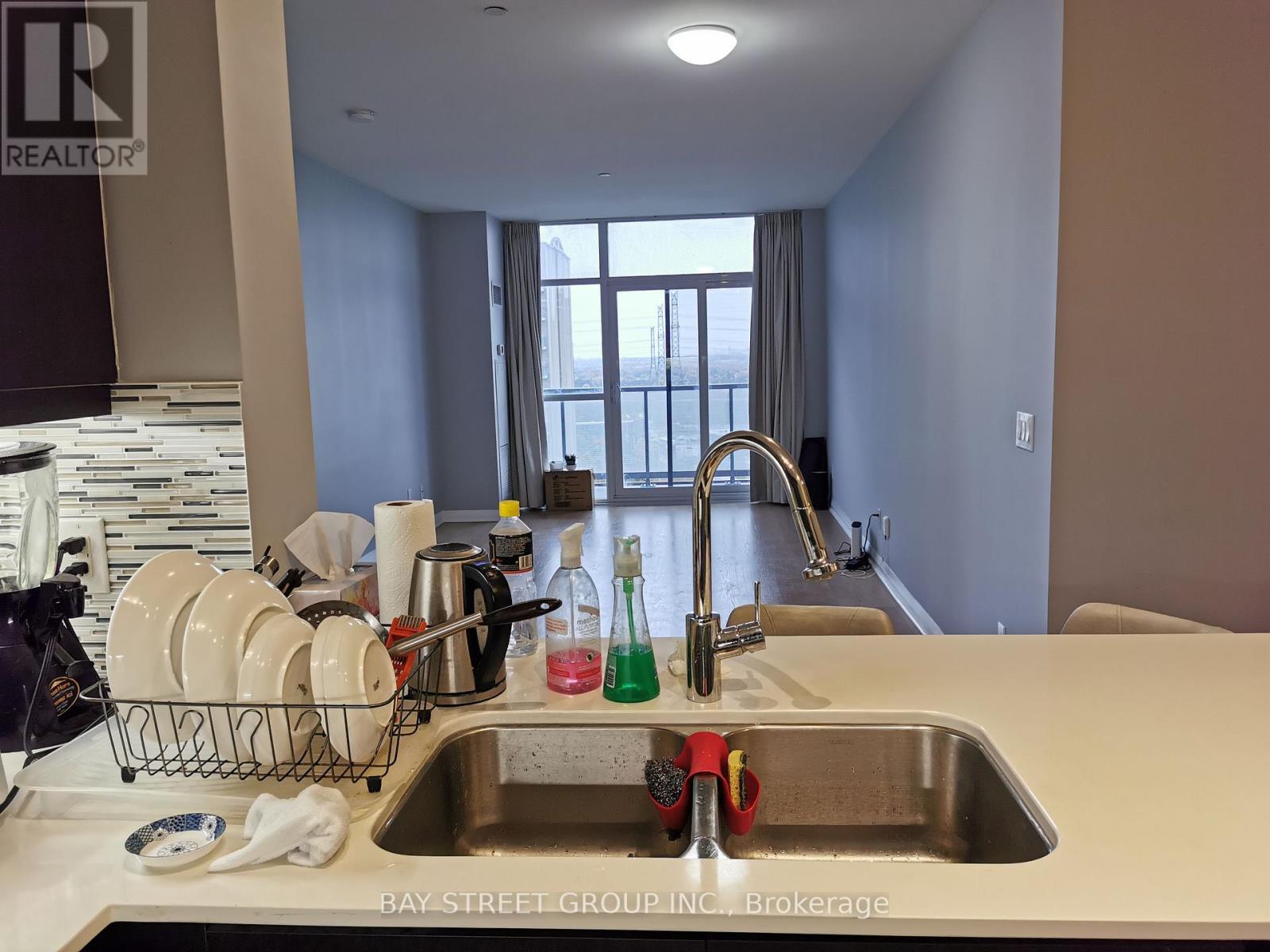 1002 - 55 Oneida Crescent, Richmond Hill, ON - Indoor Photo Showing Kitchen With Double Sink