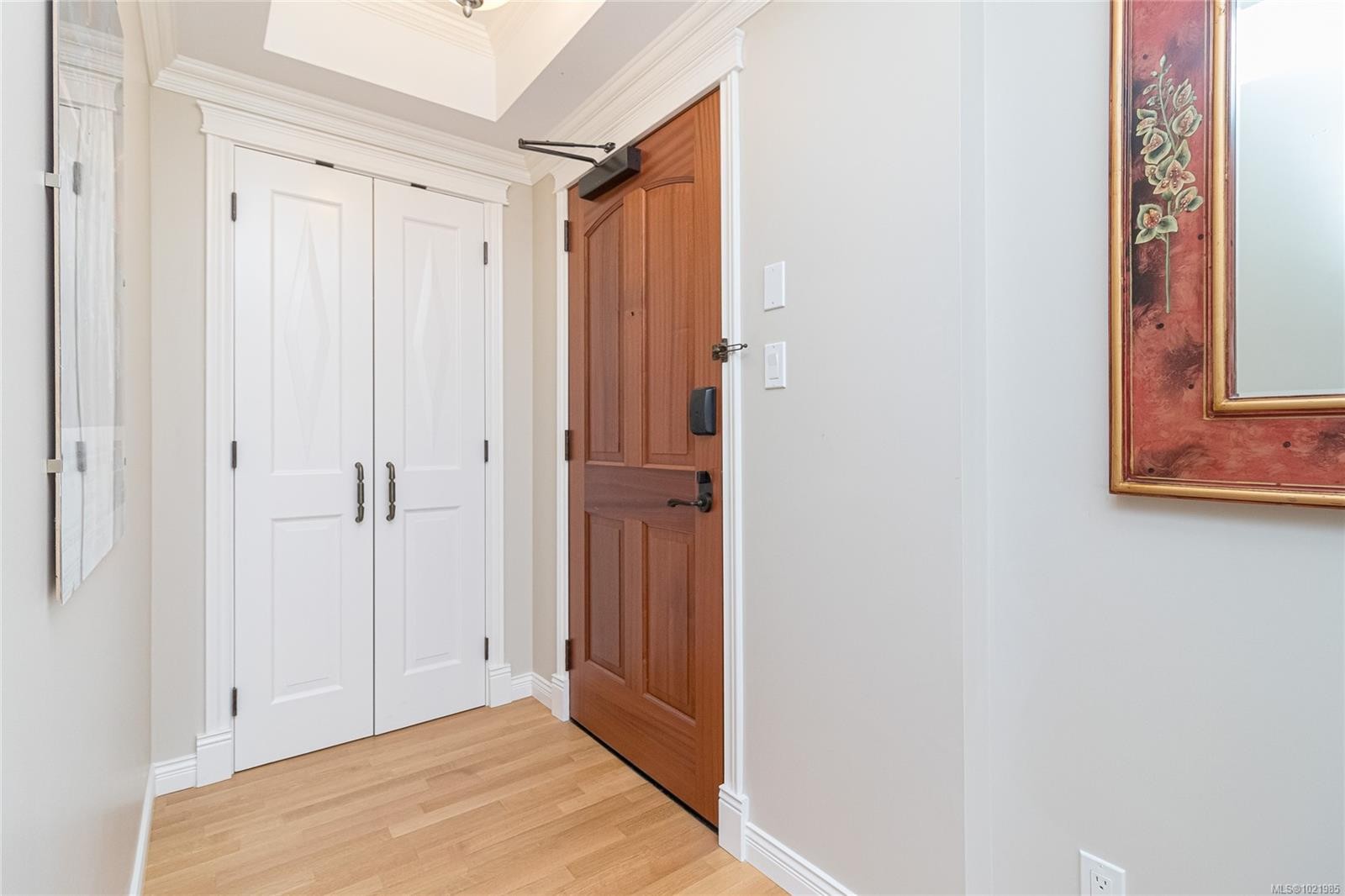 401-1175 Beach Dr, Oak Bay, BC - Indoor Photo Showing Other Room