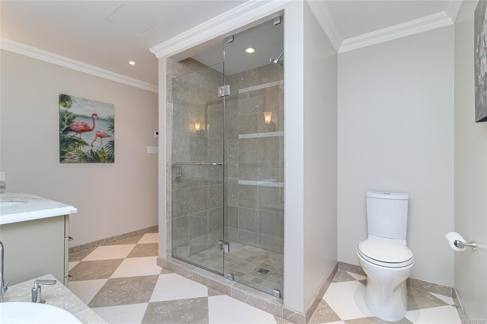 401-1175 Beach Dr, Oak Bay, BC - Indoor Photo Showing Bathroom