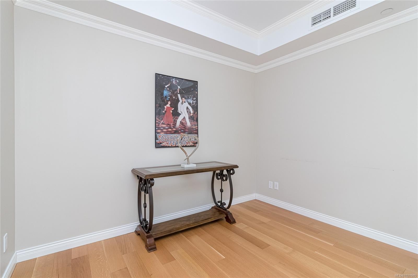 401-1175 Beach Dr, Oak Bay, BC - Indoor Photo Showing Other Room