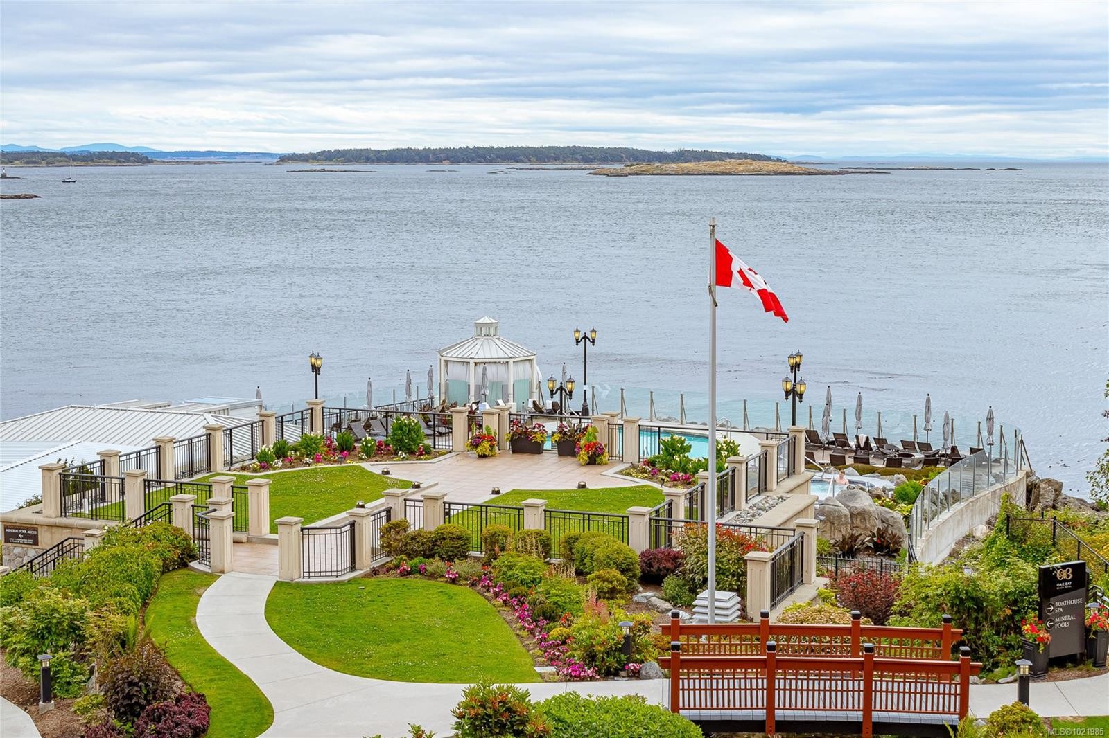 401-1175 Beach Dr, Oak Bay, BC - Outdoor With Body Of Water With View