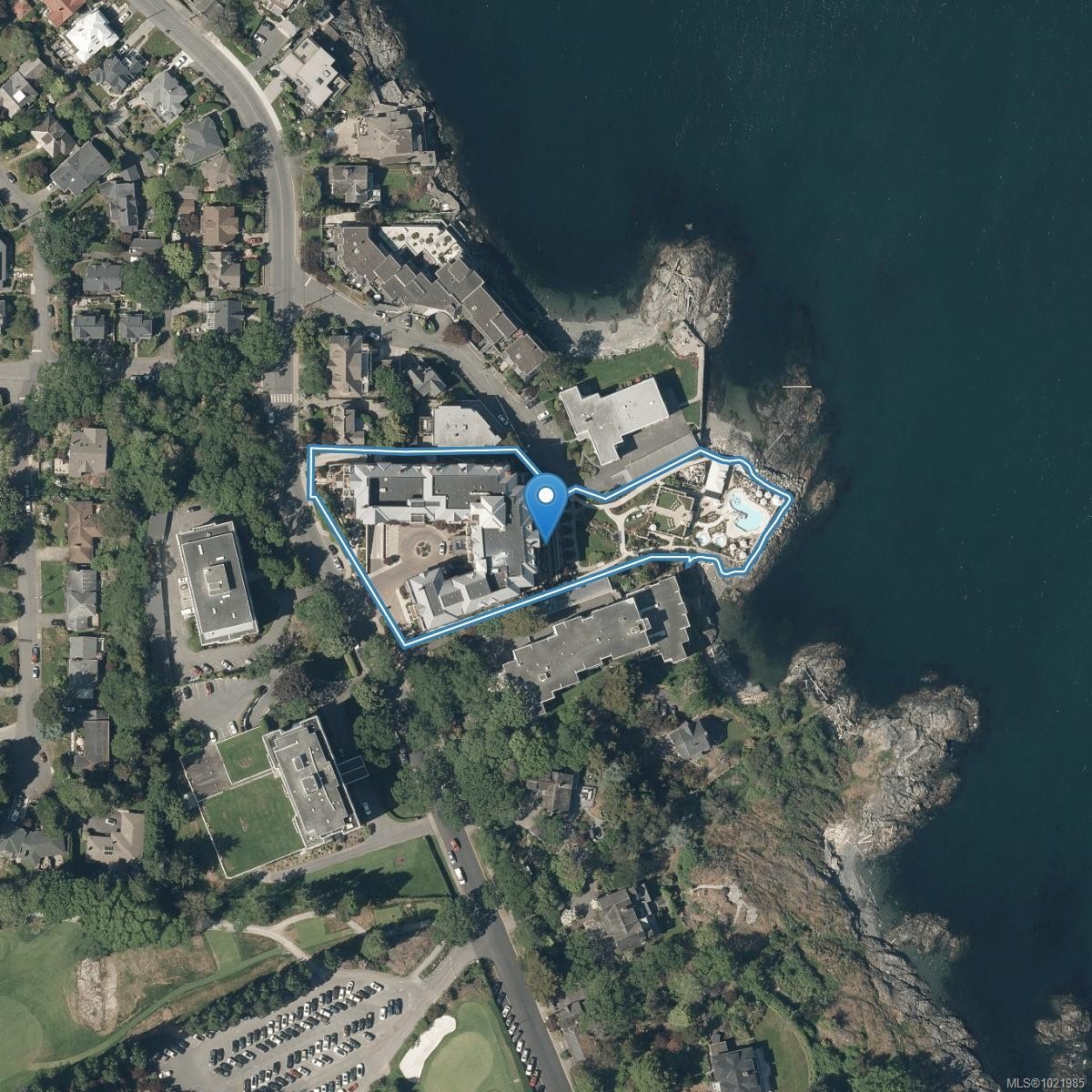 401-1175 Beach Dr, Oak Bay, BC - With Body Of Water With View