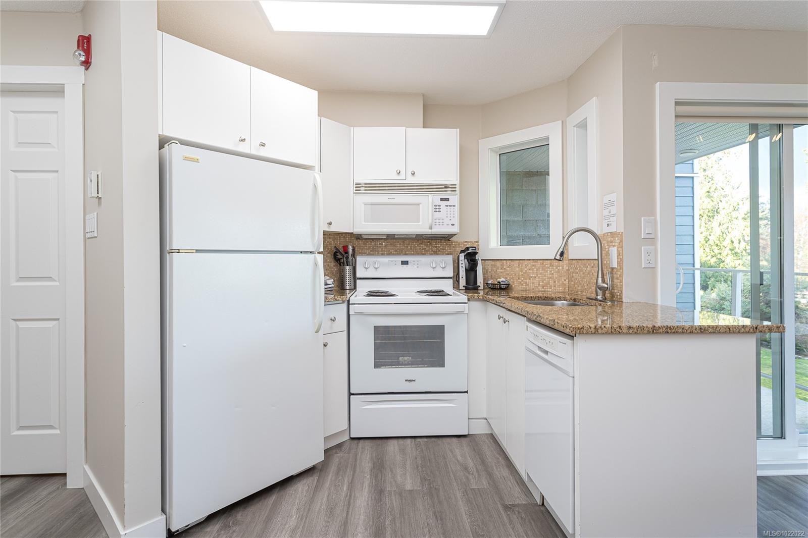 724-1600 Stroulger Rd, Nanoose Bay, BC - Indoor Photo Showing Kitchen