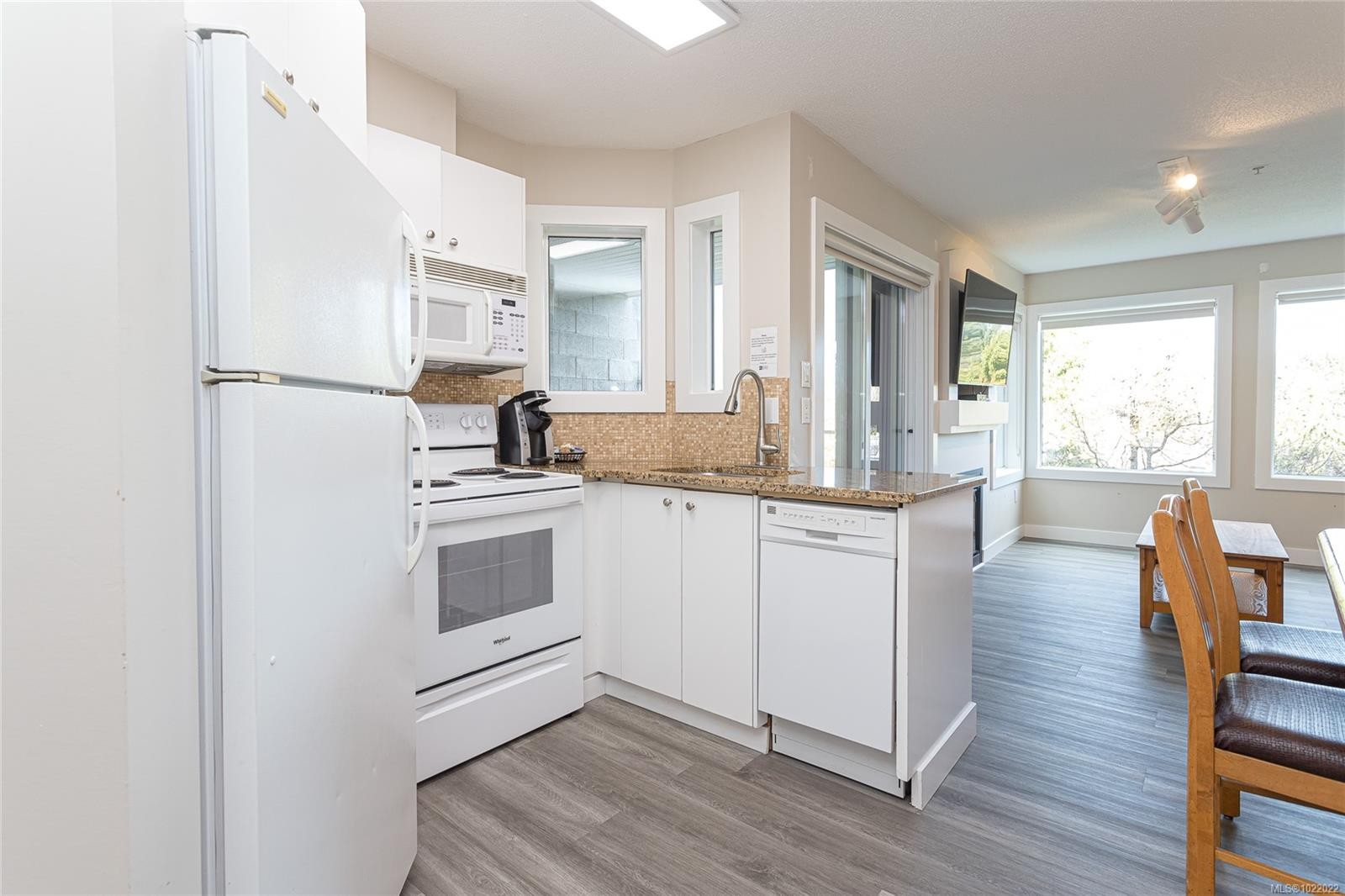 724-1600 Stroulger Rd, Nanoose Bay, BC - Indoor Photo Showing Kitchen